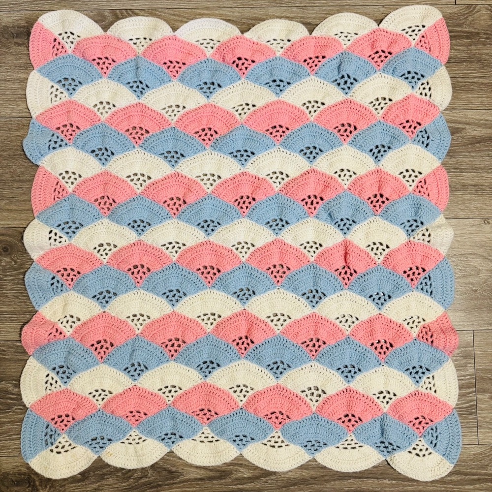 Handmade Crochet Baby Blanket Pink Blue White Shell Stitch Scalloped‎ Edge 28x30